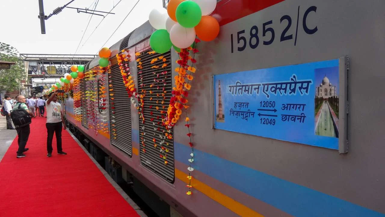Taj Mahal Tour By Train